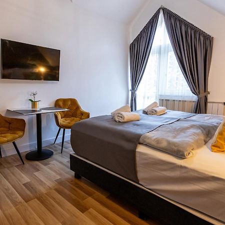 Hotel Clariss Balatonalmádi エクステリア 写真