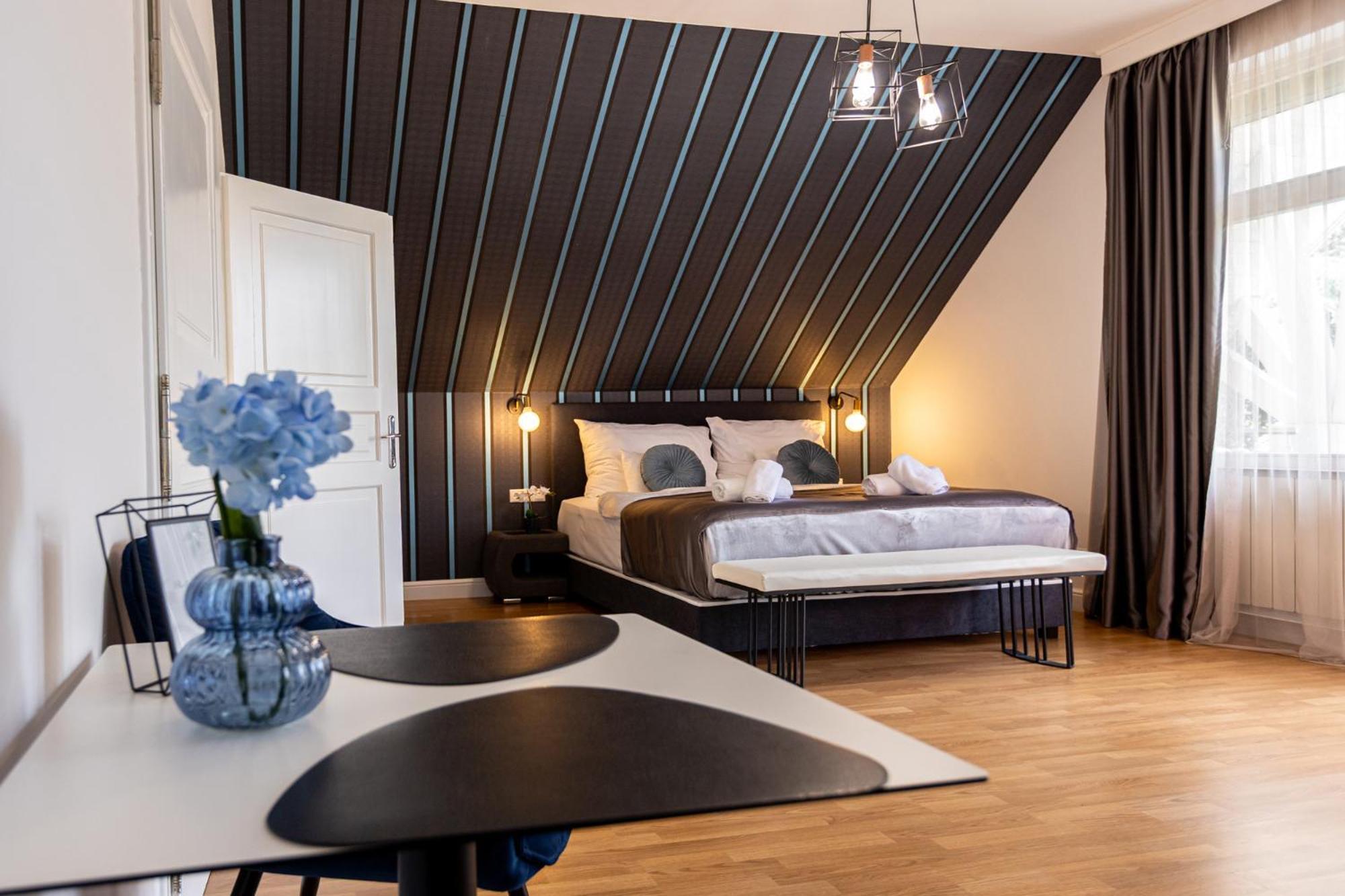 Hotel Clariss Balatonalmádi エクステリア 写真