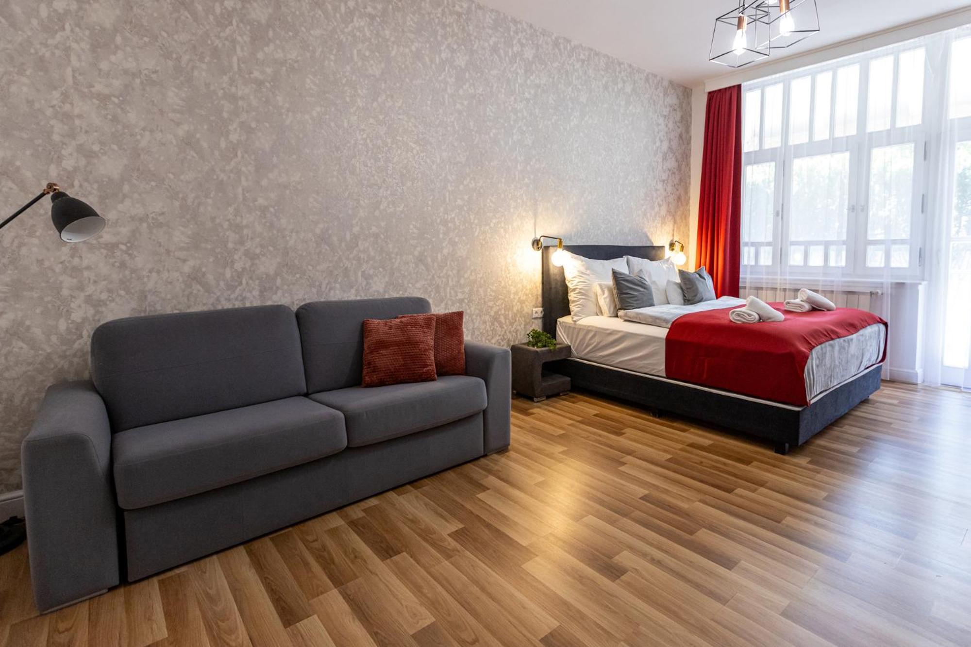 Hotel Clariss Balatonalmádi エクステリア 写真