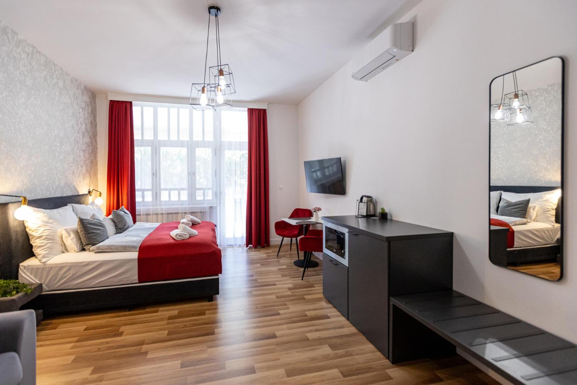 Hotel Clariss Balatonalmádi エクステリア 写真