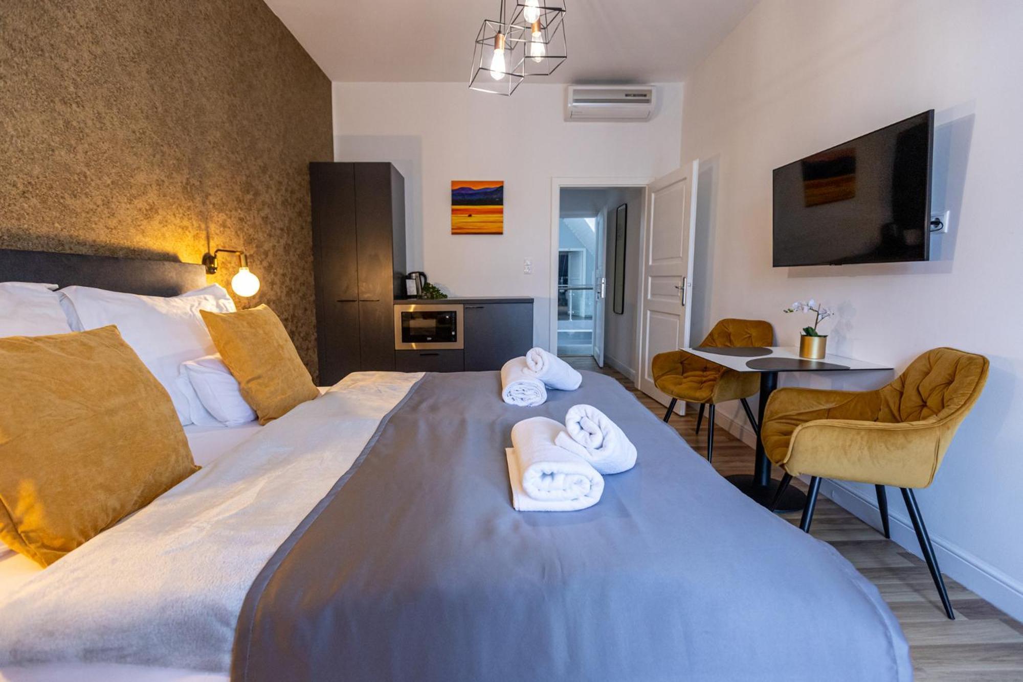 Hotel Clariss Balatonalmádi エクステリア 写真