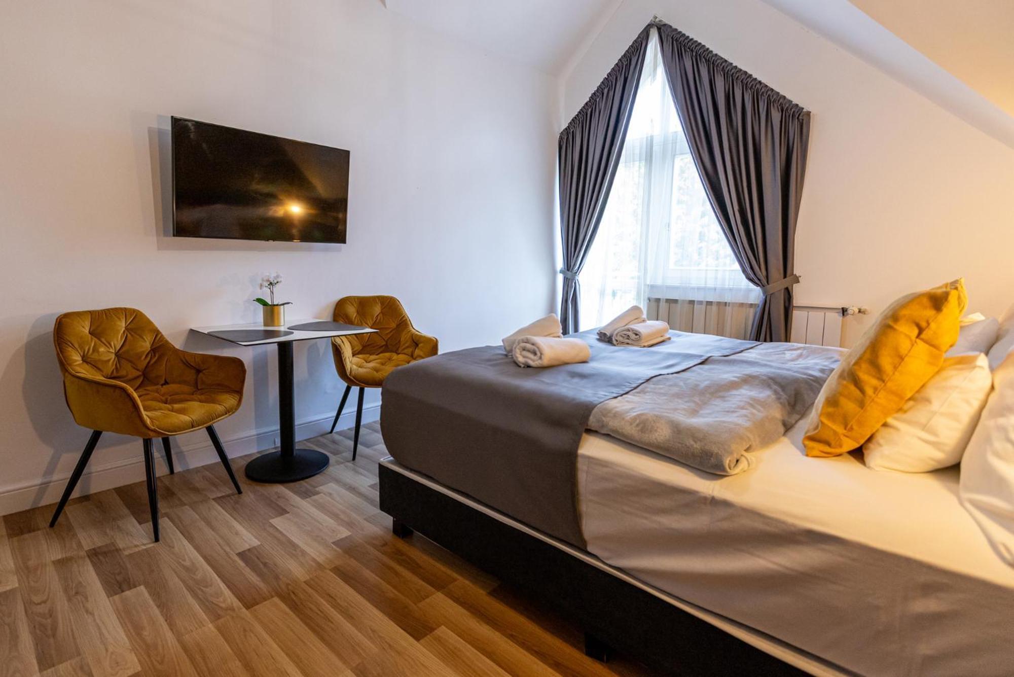 Hotel Clariss Balatonalmádi エクステリア 写真