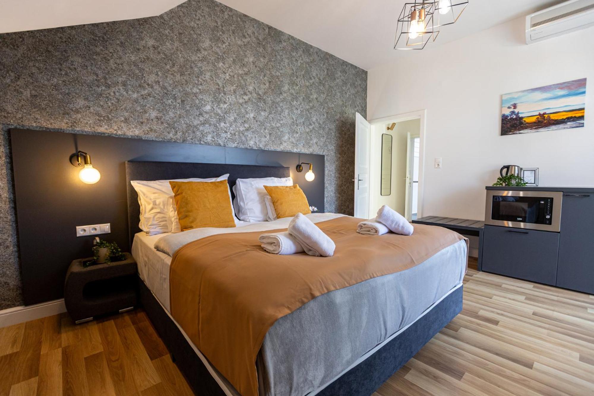 Hotel Clariss Balatonalmádi エクステリア 写真