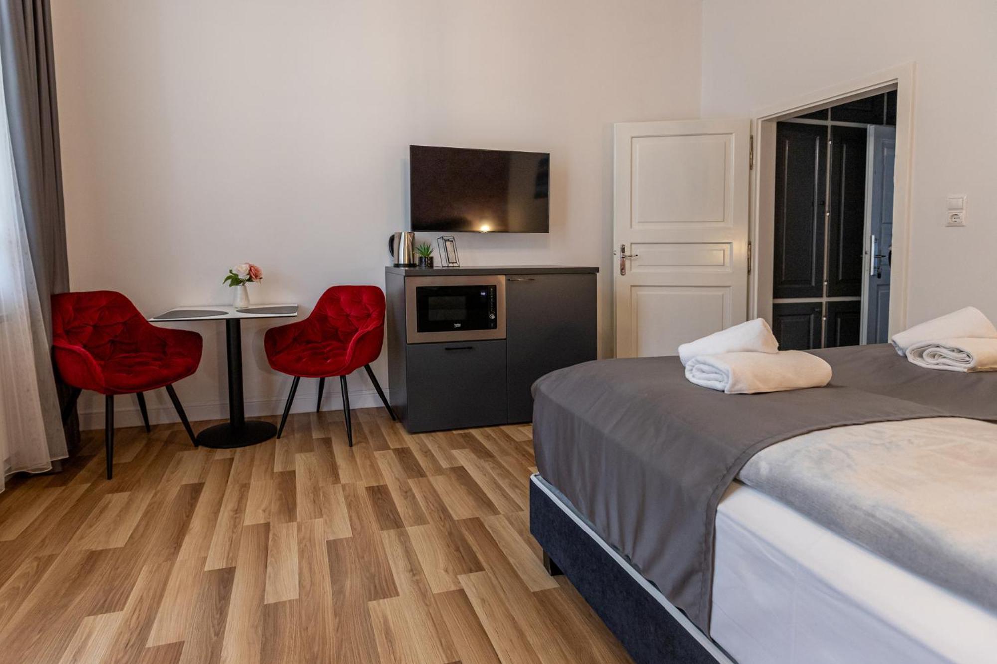 Hotel Clariss Balatonalmádi エクステリア 写真