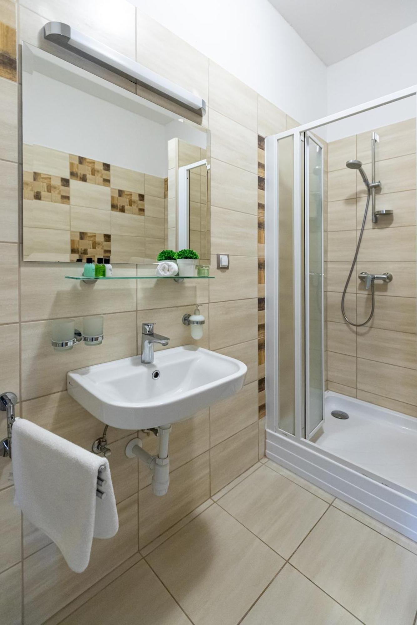 Hotel Clariss Balatonalmádi エクステリア 写真