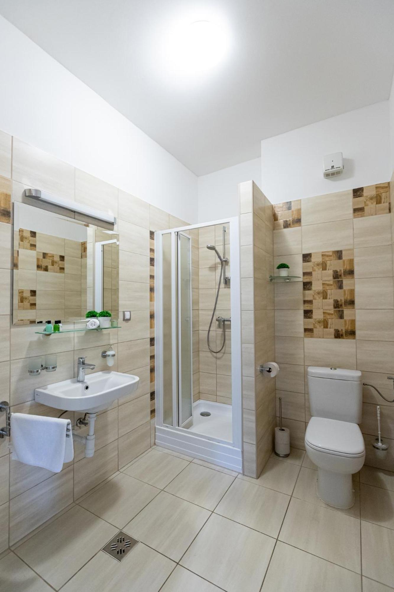 Hotel Clariss Balatonalmádi エクステリア 写真