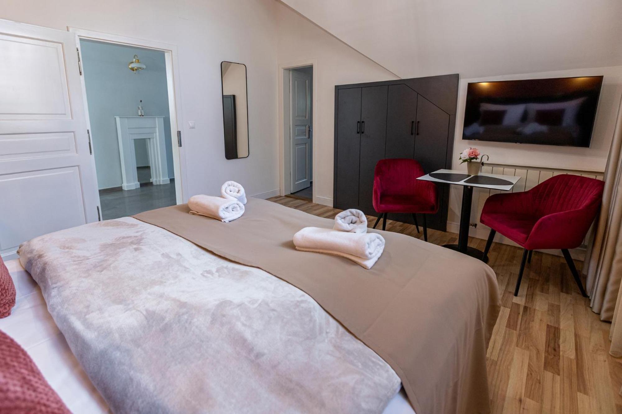 Hotel Clariss Balatonalmádi エクステリア 写真