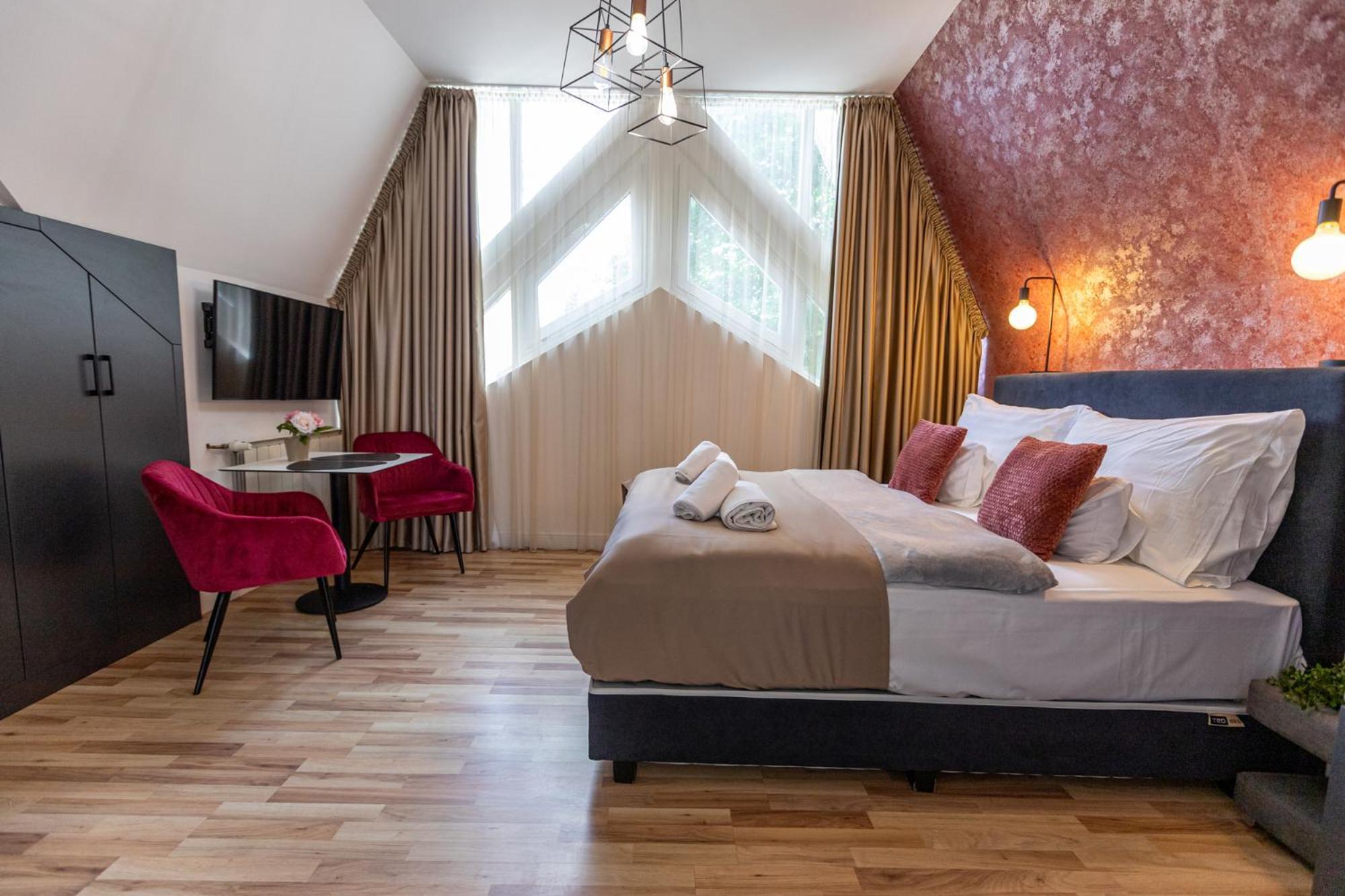 Hotel Clariss Balatonalmádi エクステリア 写真